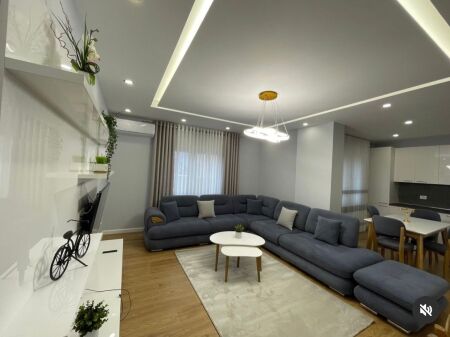 Apartament 2+1 me qira Zogu i Zi