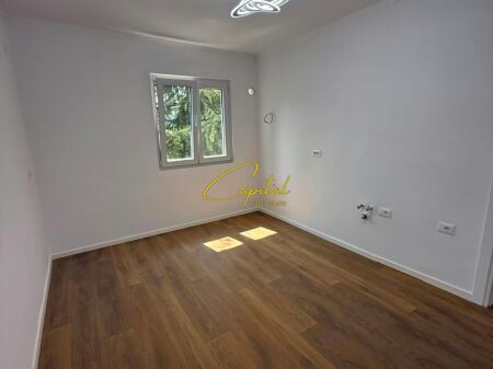 VENDESI APPARTAMENTO 1+1 XHAMLLIKU 94.000 EURO