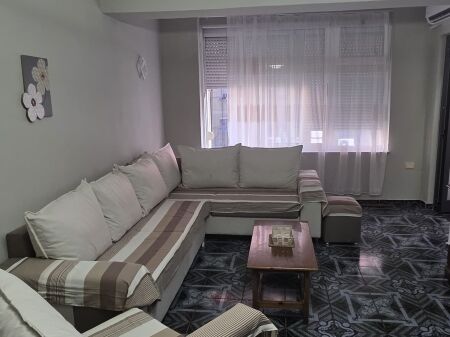 1+1, 5° piano esistente di un edificio di 15 piani centro, 550 mila lek