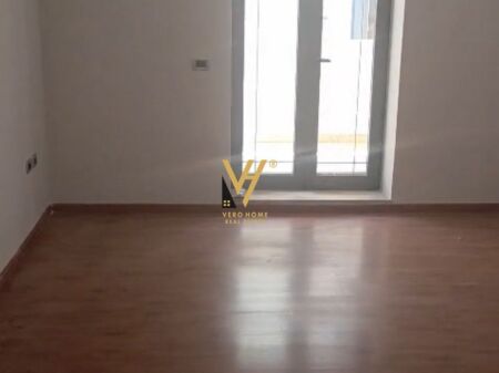 JEPET ZYRE 110 M2 ME QERA NE BLLOK 90.000 LEKE