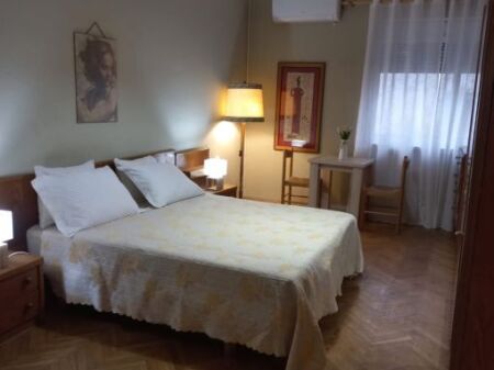 Jepet apartament 1+1 me qira ne Qender , tek Dollari , Sheshi Skenderbej .
