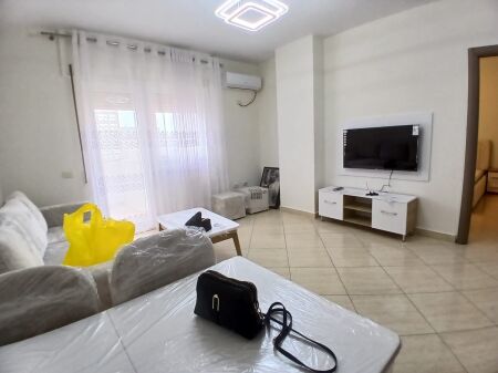 Jepet Me Qera Apartament 1+1+1 Ballkon