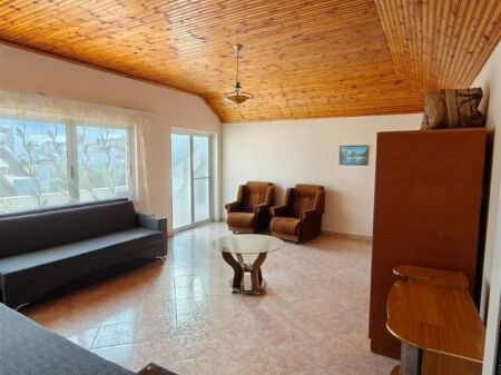Qera | Shtëpi private 3 + 1 | Prane Spitalit QSUT | 700 €/muaj