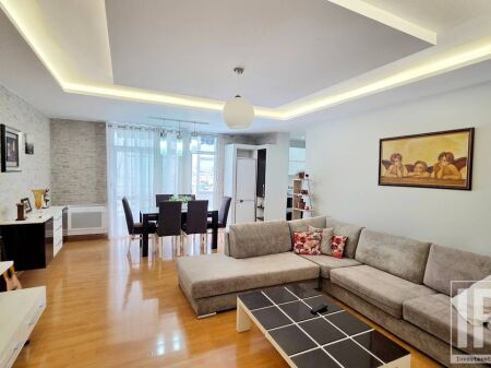 Jepet me qira apartament modern 2+1+2 tek Kompleksi E-88 , ish Ekpozita , Rruga Myslym Shyri .