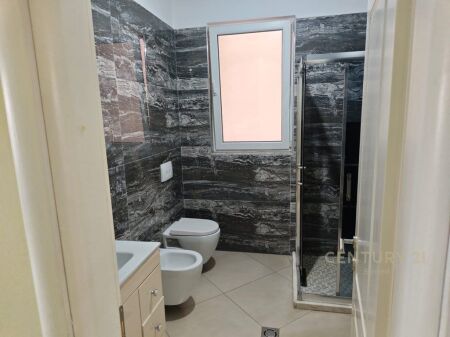 Appartamento 1+1 in affitto al terzo piano di una villa privata nella zona del 5 Maggio.