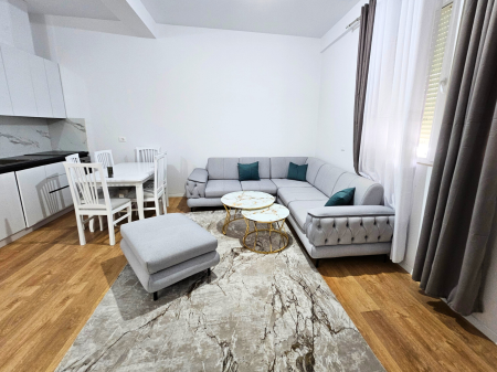 Prane Shkolles Se Kuqe Shitet Apartament 1+1 I Mobiluar!