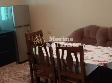 Rent | Shtëpi private 2 + 1 | Frigoriferi | 400 €/month
