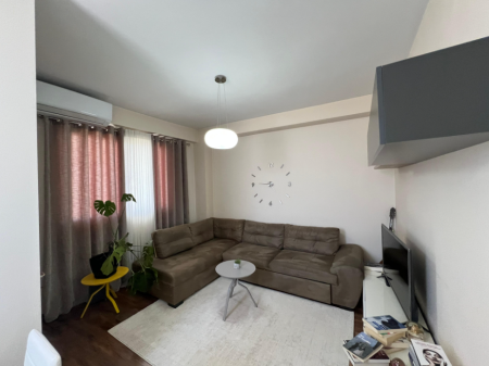 Jepet me Qira Apartament 2+1 – Rruga 5 Maji