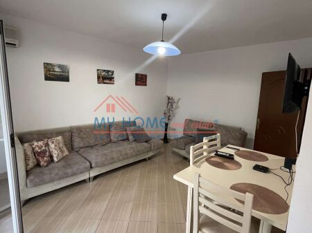 Apartament 1+1 me qera tek 21 Dhjetori ne Tirane