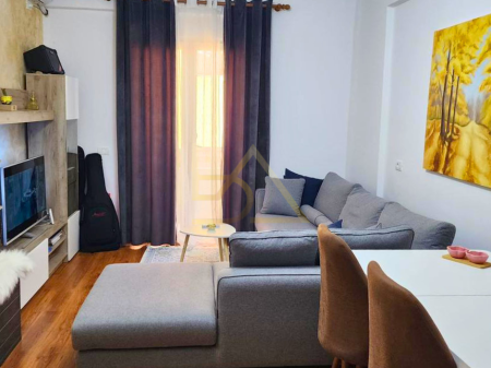 AFFITTASI APPARTAMENTO 1+1 – SPIAGGIA, DURRËS