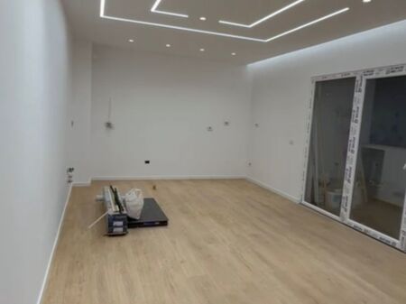 Shitet Apartament 2+1+2 , 21 Dhjetori