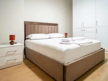 Jepet  Apartament 1+1 me qera Muhamet Gjollesha (Prane Zogut te Zi )