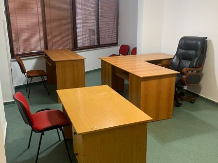 🏢Perballe Toptanit jepet me qera ambient per zyra me siperfaqe 45m2  40,000Leke  