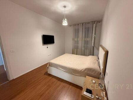 Apartament 2+1 + 2 tualete per qira te Fiori di Bosko.