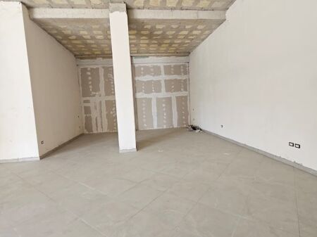 AMBIENT KOMERCIAL ME QIRA – LIQENI I THATË