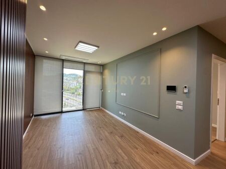 Office + 2 Parking Spaces for Rent at Lake View!