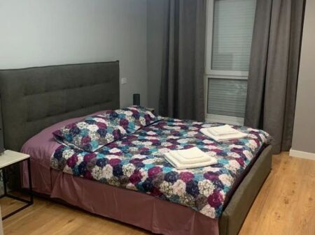 Apartament 2+1, Kontakti 21 Dhjetori!