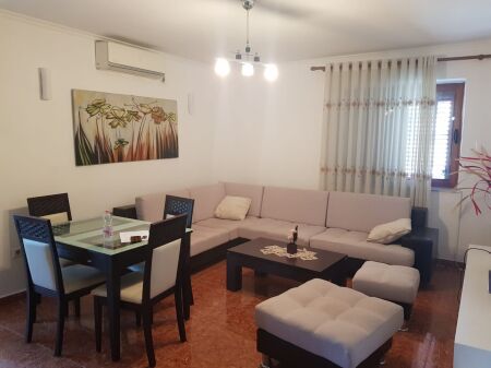 Rruga e Elbasanit,prane Deges se Thesarit shitet apartament  2+1, 220,000€uro