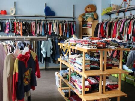 JEPET DYQAN 100 M2 ME QIRA TE 21 DHJETORI 1.200 EURO