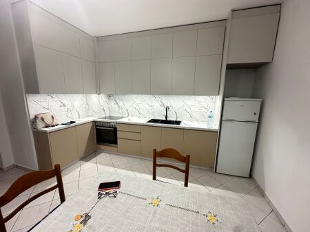 APARTAMENT 2+1  NË ASTIR – PAS BAR ARTISTIT 55,000 leke