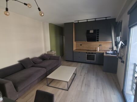 JEPET ME QIRA APARTAMENT 1+1 – LIQENI I THATË, PRANË RADISSON