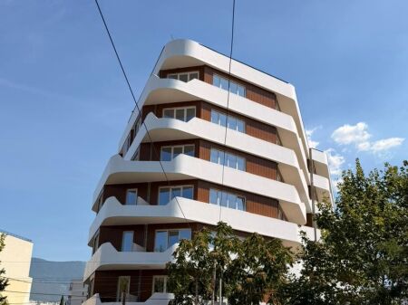 Shitet Apartament 2+1 Rruga Elbasanit, Sheqer Pikant