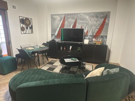 🏠 Jepet me qira apartament 2+1  📍 Në qendër të Tiranës, tek 9-katëshet, tek Prokuroria 💰 Çmimi: 80,000 lekë/muaj