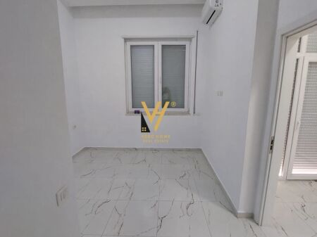 JEPET APARTAMENT 2+1+BLK ME QERA TE DONIKA CENTER 850 EURO