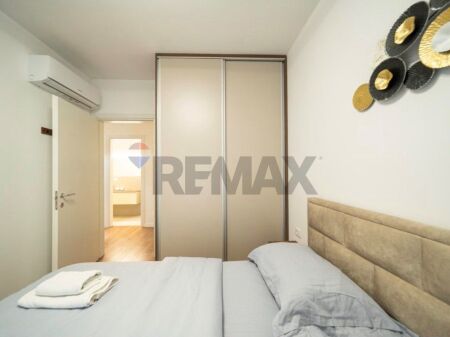 Apartament - Për Shitje - Komuna e Parisit, Tiranë
