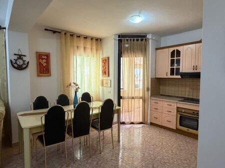 Bllok jepet me qera apartament 2+1 bashkohor