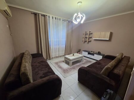 Affittasi 1+1 Via Ferit Xhajko 650€ trattabili