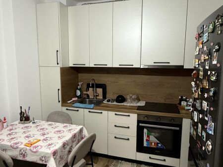 Jepet apartament me qera 1+1,selite e vogel