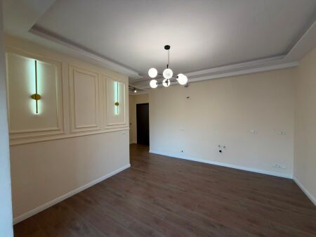 Shitet Apartament 2+1+2