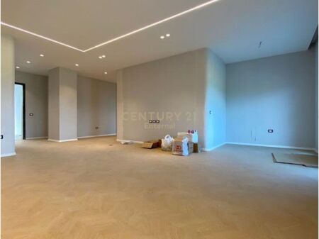 Super Apartament 2+1+2 per shitje te Liqeni i Thate