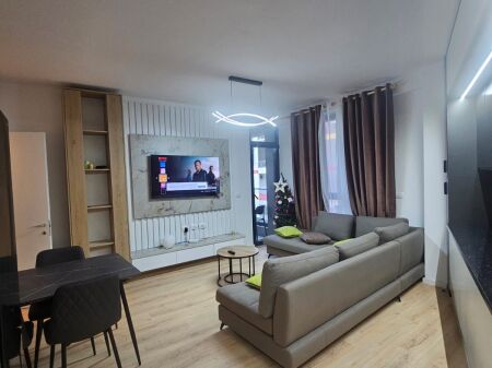 Jepet apartament 2+1+2 luksoz me qira tek Rezidenca Garden Salillari , Kopshti Zoologjik , Kopshti Botanik , Liqeni i Thate .