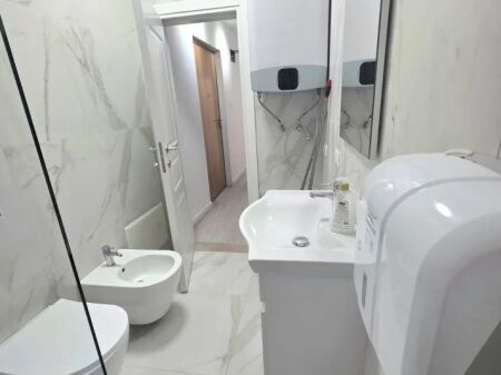 Jepet per qira ambient 3+1 per zyra 21 Dhjetori
