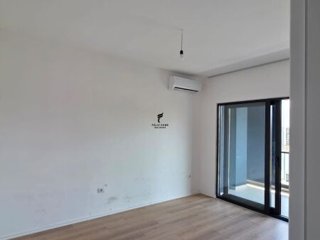 OFFICE FOR RENT 103 M2 BARRICADES STREET 110,000 LEKE FH-91438