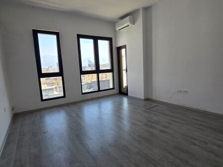 Ambient zyre me qira te Lake View