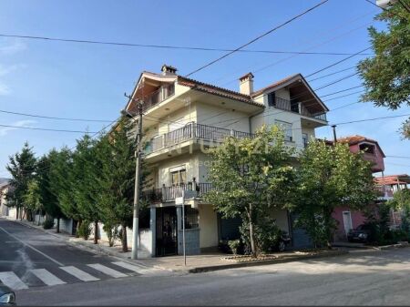 VILLA DI 4 PIANI IN VENDITA NEL CENTRO DI KORÇË - 130000 Euro