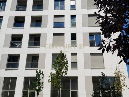 Commercial Space for Rent on Siri Kodra Street - 450 Euro