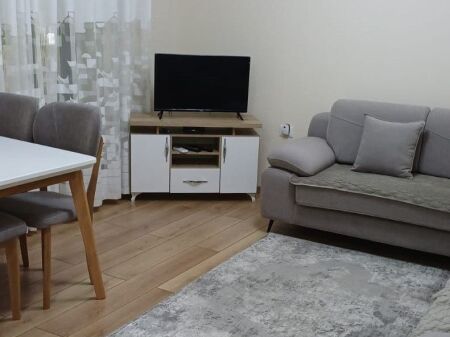  SHITET APARTAMENT 1+1 | PRANË AMBASADËS AMERIKANE 
