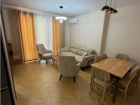 Jepet me qira apartament 2+1 – Tregu Elektrik, Tiranë