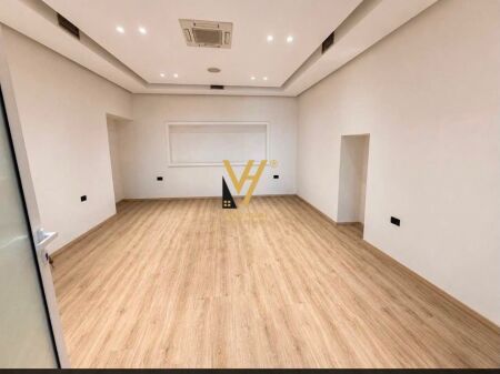 JEPET AMBIENT KOMERCIAL 180 M2 ME QIRA NE QENDER 290.000 LEKE