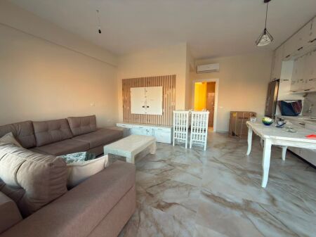 APPARTAMENTO 1+1 IN AFFITTO – CAMPO DELL'AVIAZIONE, VLORË