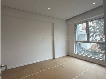 21 Dhjetori, Shesim Apartament 1+1!