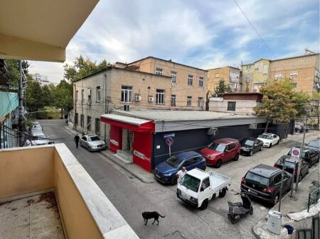 Jepet me qera 2+1 - Vasil Shanto, Tirane