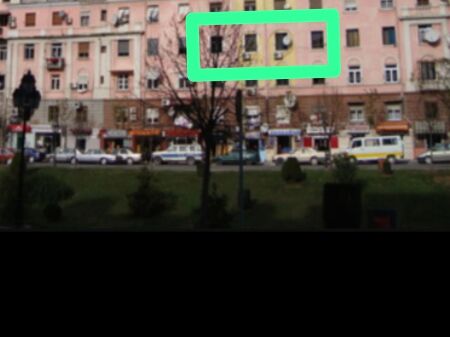 Jepet me qira një apartament i veçantë, me pozicion strategjik në zemër të Tiranës, në katin e tretë të Pallateve Shallvare.