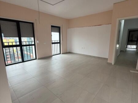 3+1, empty at Selvia for office, 800 thousand lek