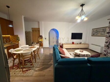 APARTAMENT 2+1 ME QIRA.
