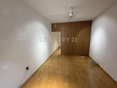 Commercial space near  Myslym Shyri !